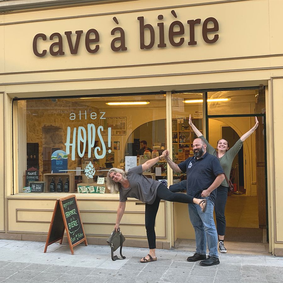 Dan, Julie, et Anna de Allez Hops cave à bière